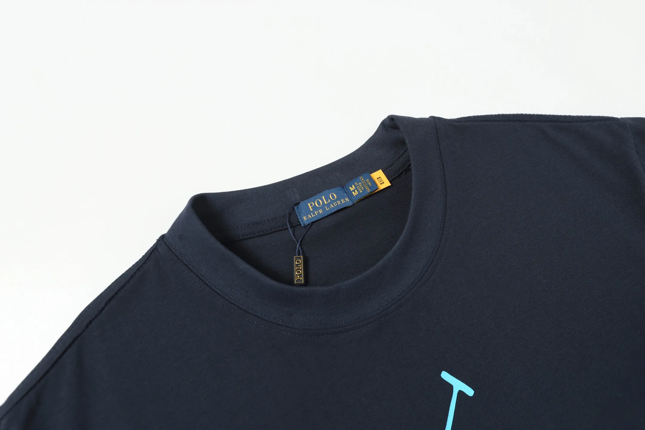 P130 Style number: A006 [Ralph Lauren classic color gradient printed round neck basic short sleeves] ✅270g double yarn fabric, custom-woven and dyed threads ✅Original stickers Scan the QR code to enter the official website ✅Large version, loose and stylish, can wear up to 210 pounds Color: black, white, navy blue, gray Size: S-XL